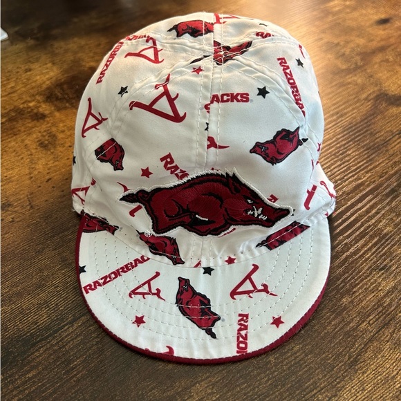 Infant Reversible Razorback hat - Picture 3 of 7